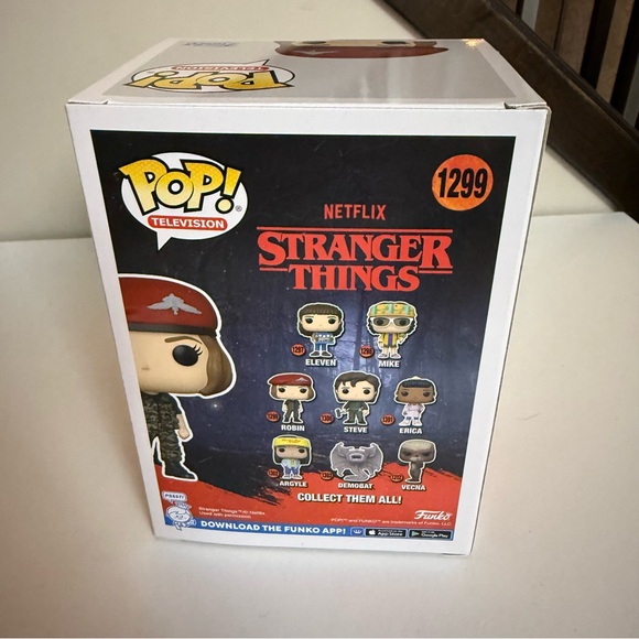 STRANGER THINGS FUNKO POP 1299 ROBIN VINYL FIGURE - Picture 4 of 6